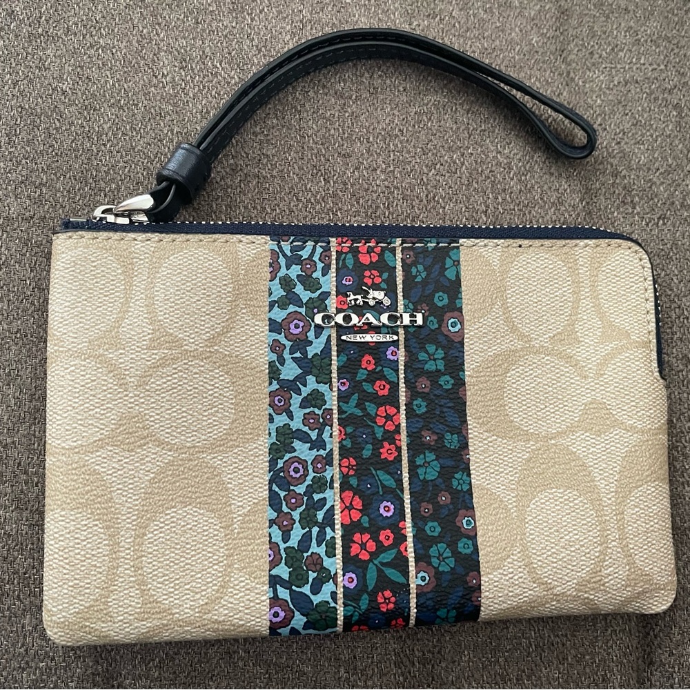Coach wristlet FINAL PRICE